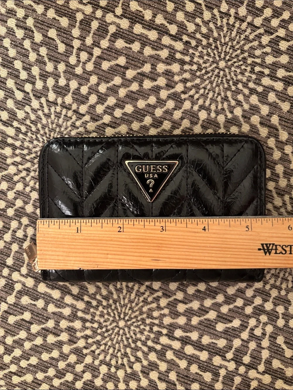 Guess Quilted Black Compact Wallet Clutch Purse Zip Around Like New